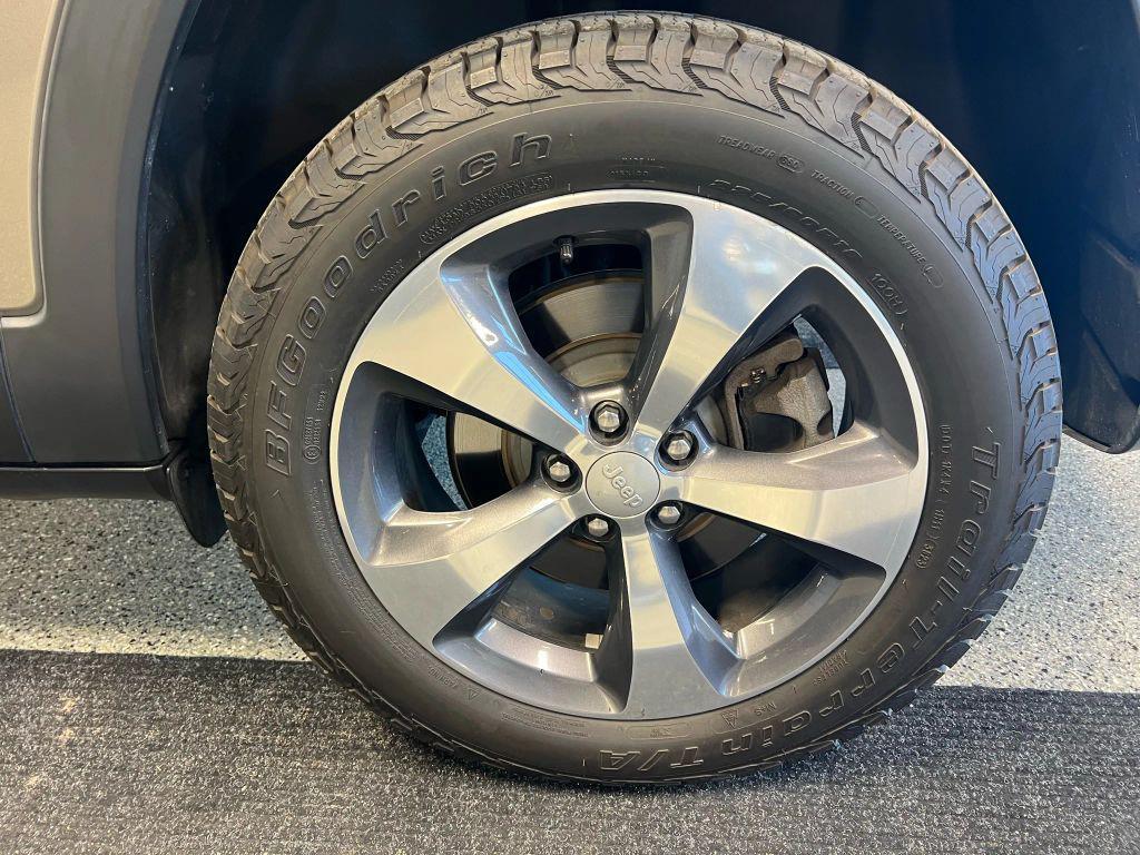 used 2019 Jeep Cherokee car, priced at $19,995