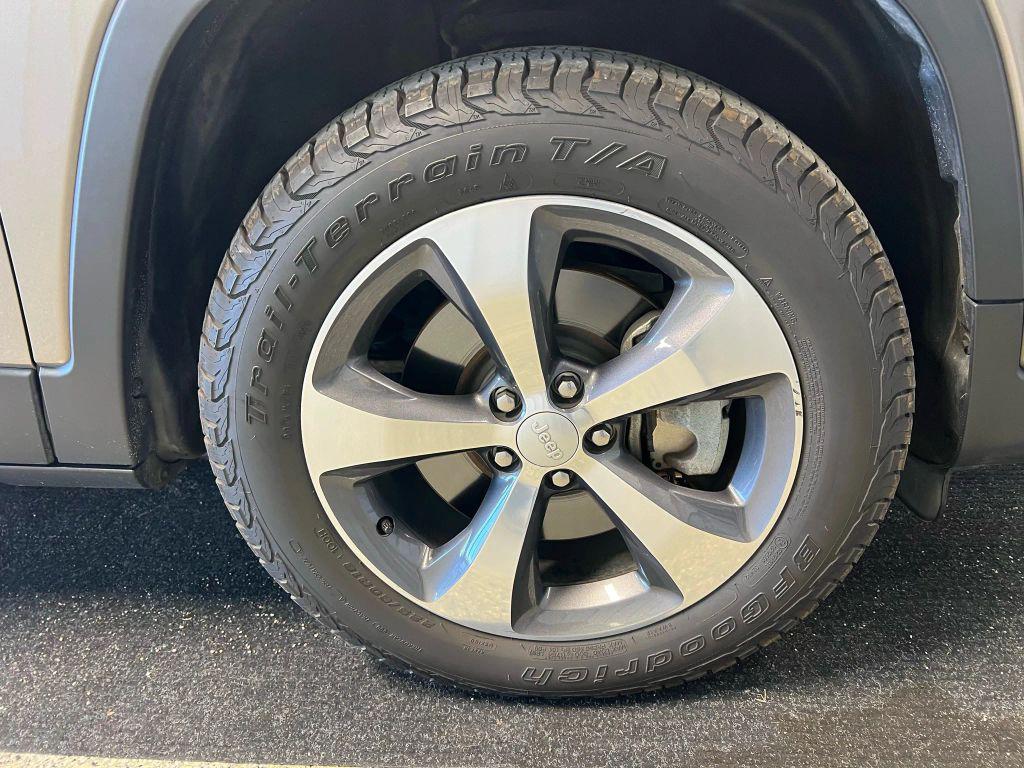 used 2019 Jeep Cherokee car, priced at $19,995