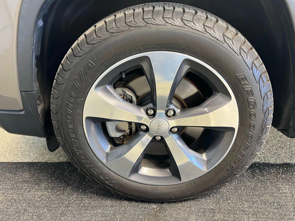 used 2019 Jeep Cherokee car, priced at $19,995