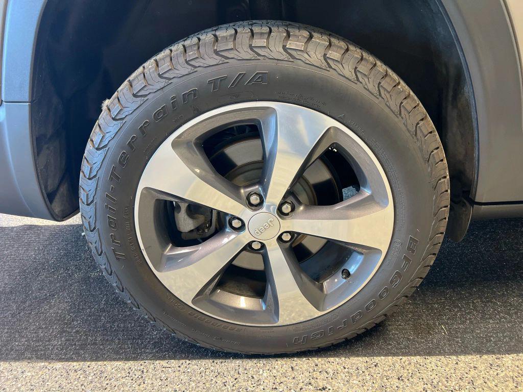 used 2019 Jeep Cherokee car, priced at $19,995