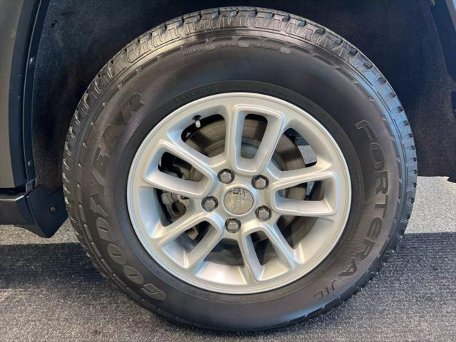used 2018 Jeep Grand Cherokee car, priced at $17,995