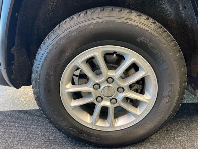 used 2018 Jeep Grand Cherokee car, priced at $17,995