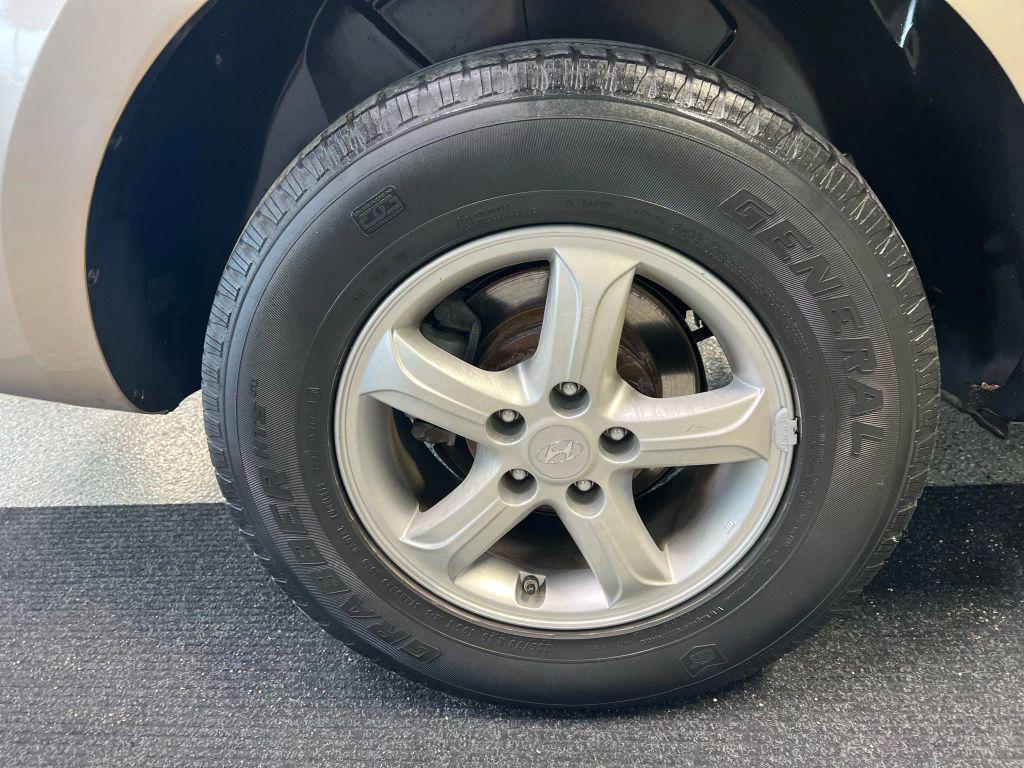 used 2007 Hyundai Santa Fe car, priced at $7,995