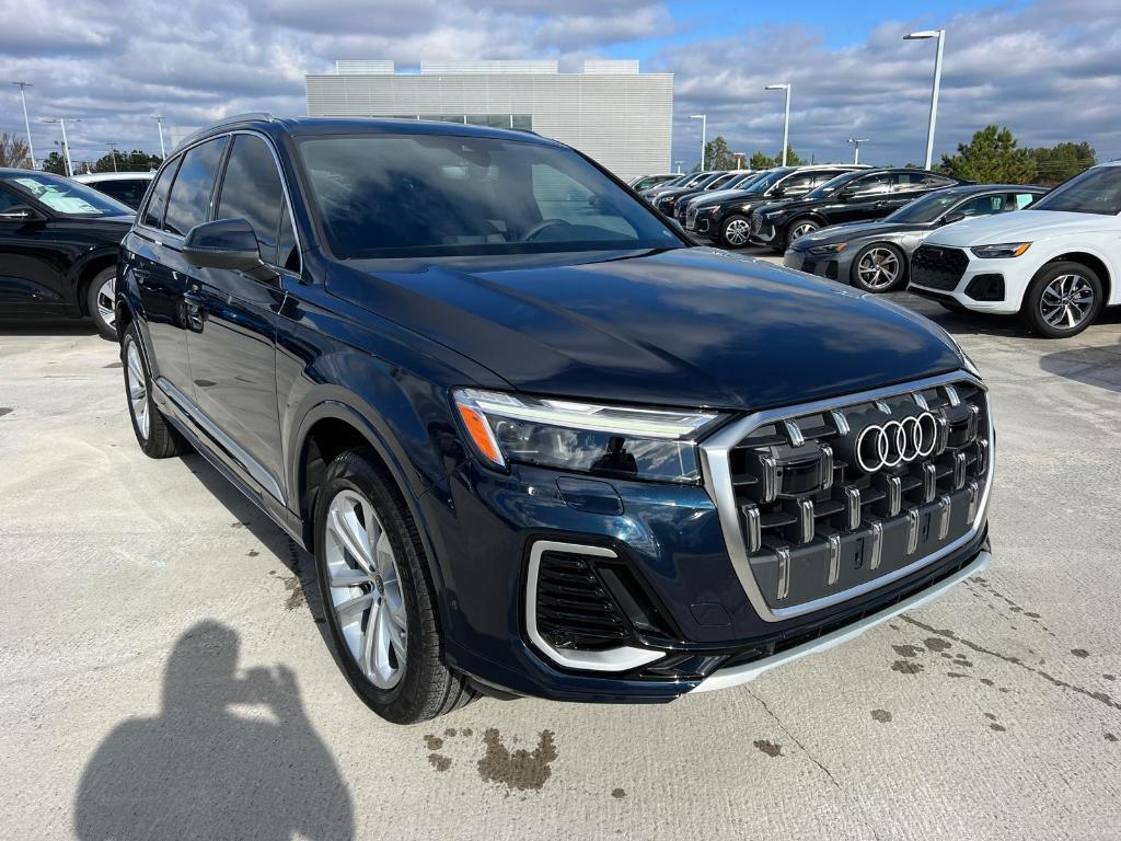 new 2025 Audi Q7 car, priced at $59,955