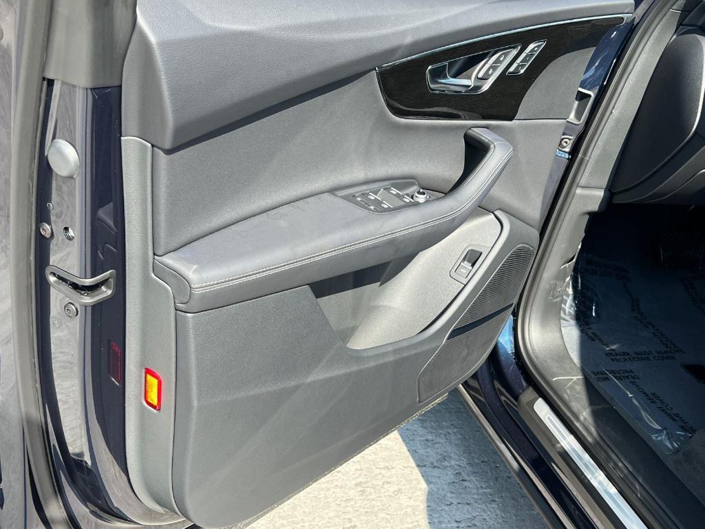new 2025 Audi Q7 car, priced at $67,705