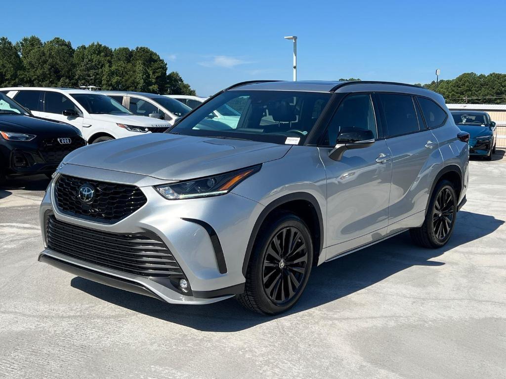 used 2024 Toyota Highlander car, priced at $44,995