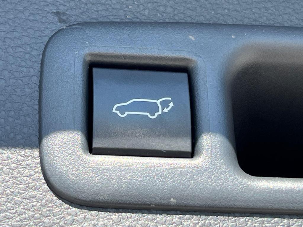 used 2024 Toyota Highlander car, priced at $42,985