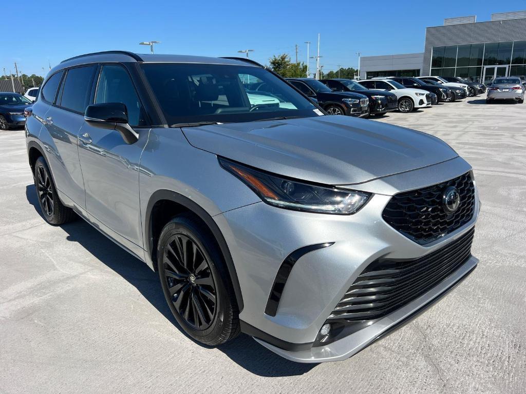 used 2024 Toyota Highlander car, priced at $42,985