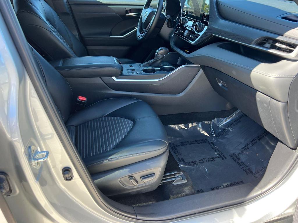 used 2024 Toyota Highlander car, priced at $42,985
