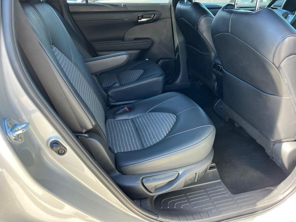 used 2024 Toyota Highlander car, priced at $42,985
