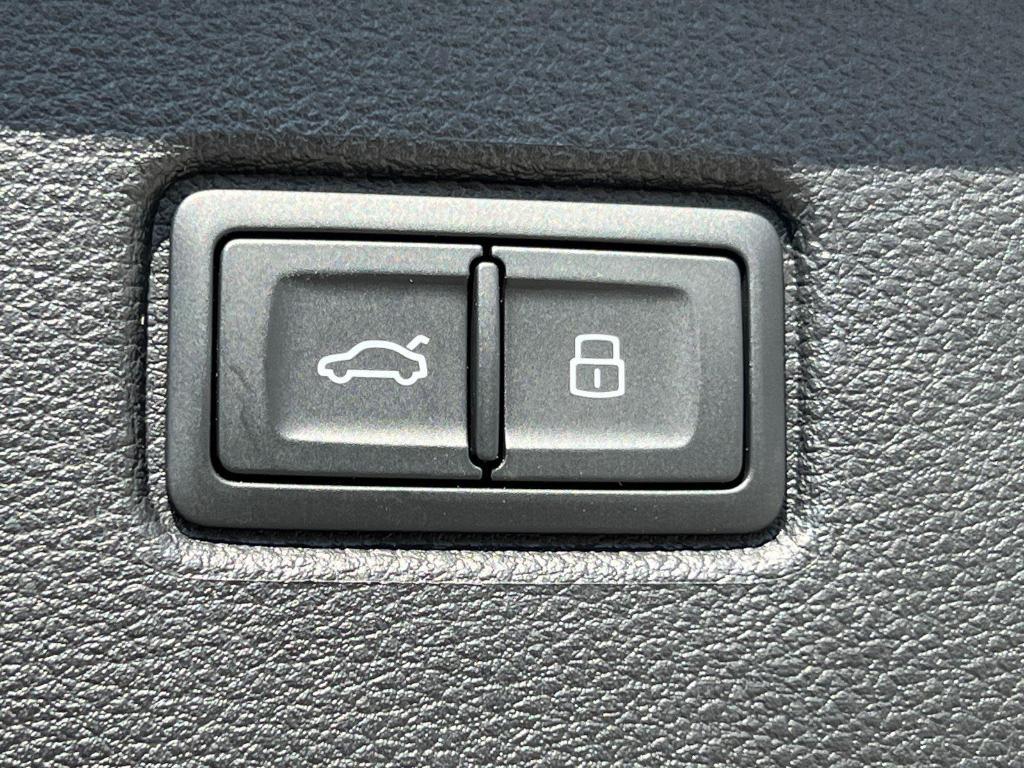 used 2025 Audi Q7 car, priced at $53,995