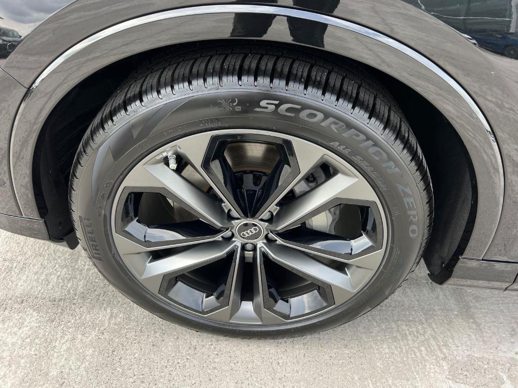 new 2025 Audi Q7 car, priced at $69,763