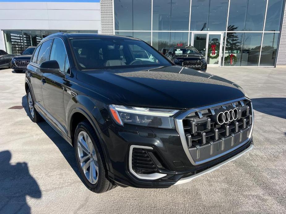 new 2025 Audi Q7 car, priced at $62,730