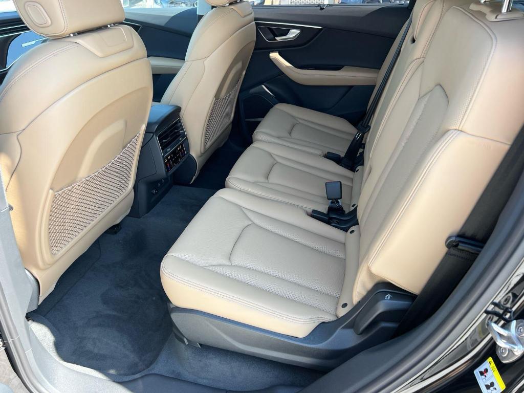 new 2025 Audi Q7 car, priced at $75,250