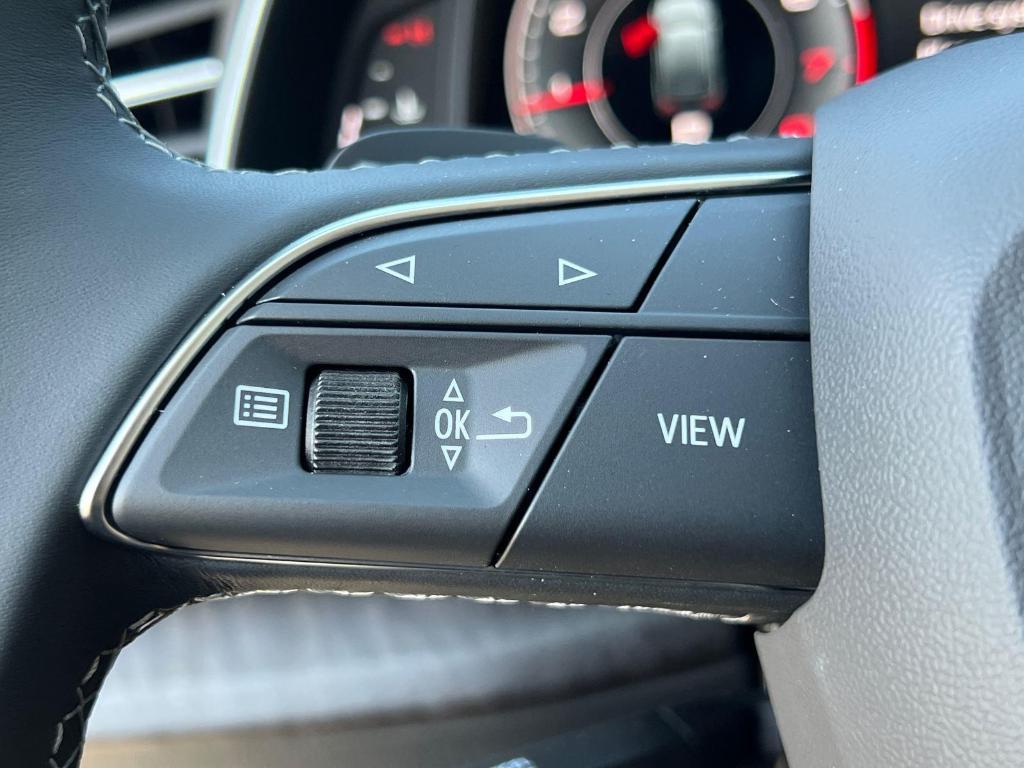 new 2025 Audi Q7 car, priced at $75,250