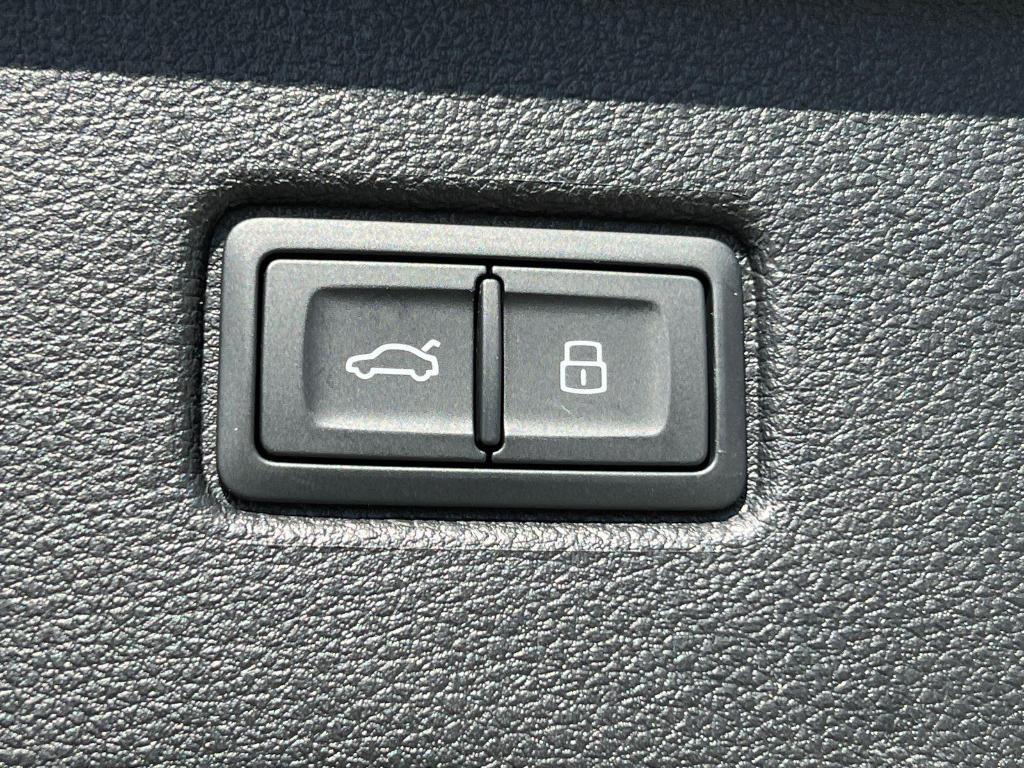 used 2025 Audi Q7 car, priced at $52,995