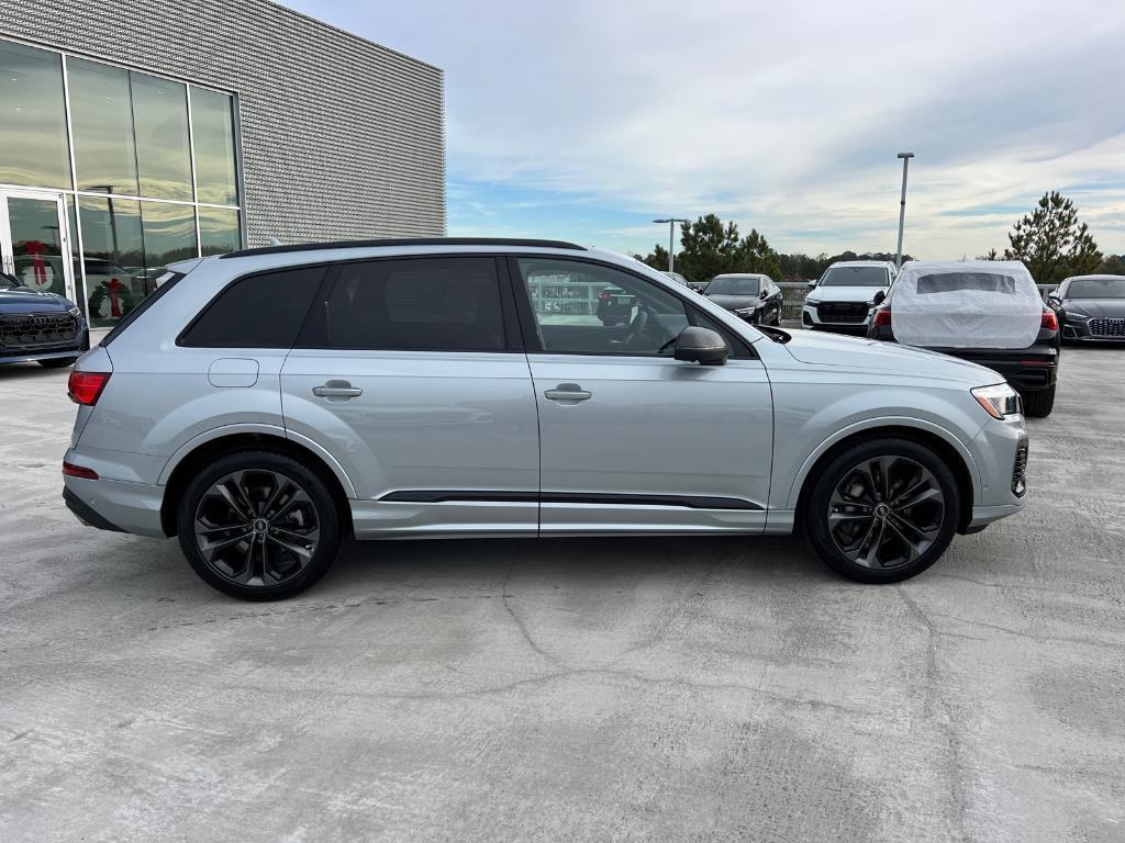 new 2025 Audi Q7 car, priced at $80,705