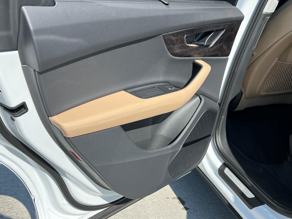 new 2025 Audi Q7 car, priced at $67,705