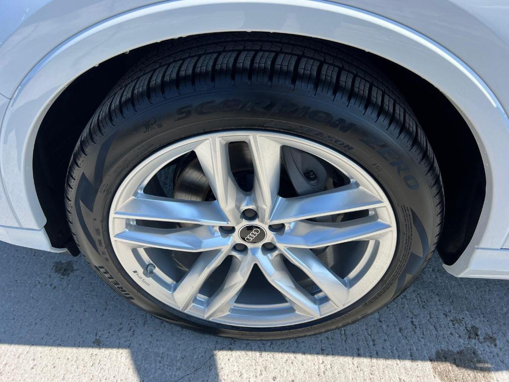 new 2025 Audi Q7 car, priced at $67,705