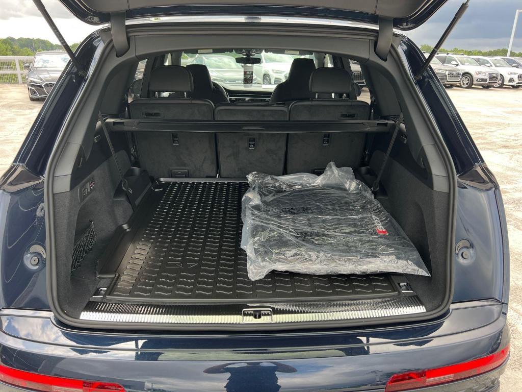 new 2025 Audi SQ7 car, priced at $90,415
