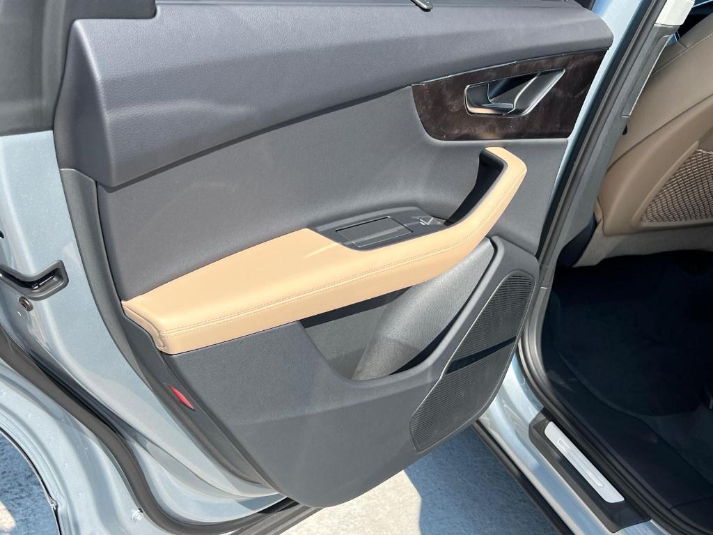 new 2025 Audi Q7 car, priced at $69,655