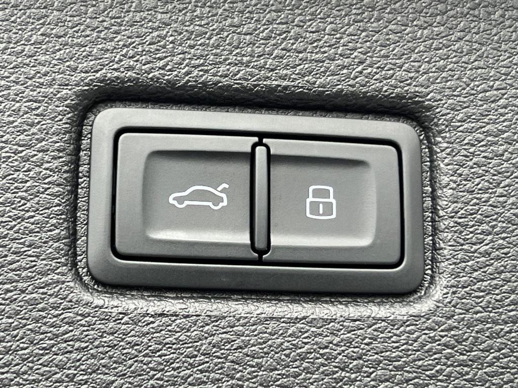 used 2025 Audi Q7 car, priced at $48,995