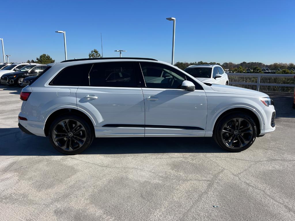 new 2025 Audi Q7 car, priced at $70,250