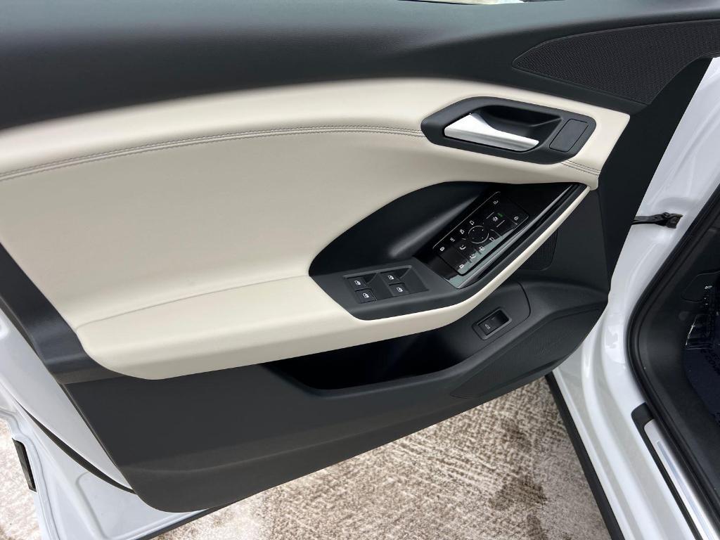 new 2025 Audi Q6 e-tron car, priced at $66,535