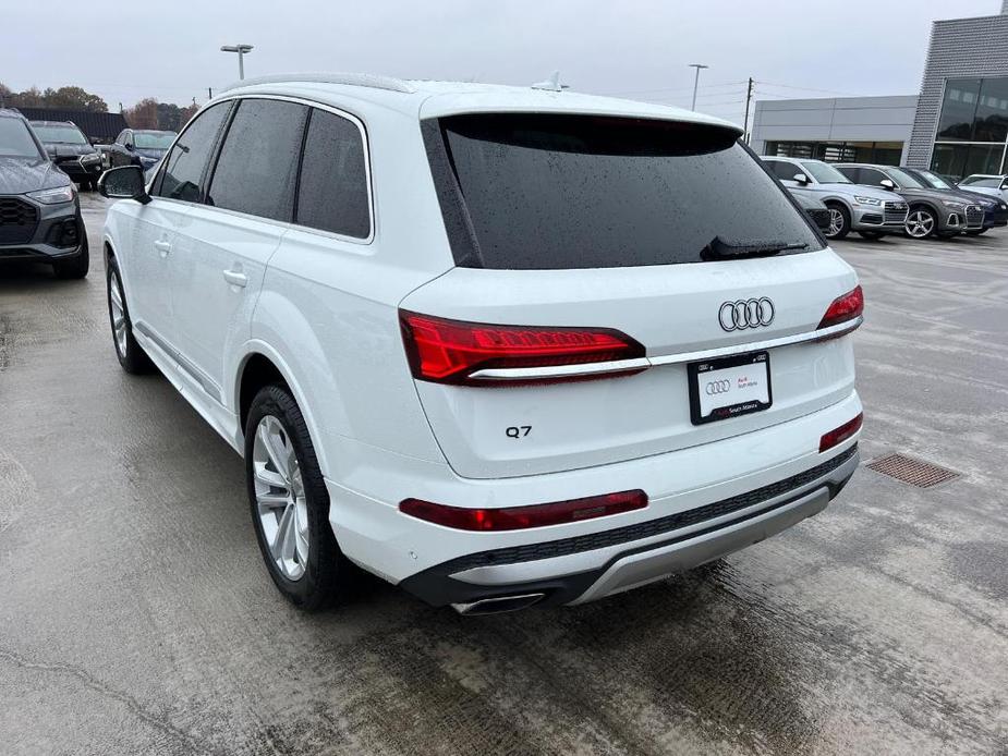 new 2025 Audi Q7 car, priced at $61,475