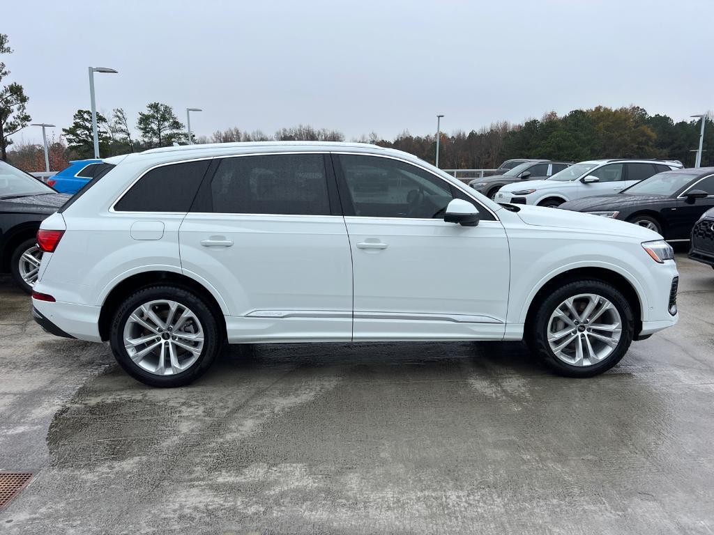 new 2025 Audi Q7 car, priced at $58,975