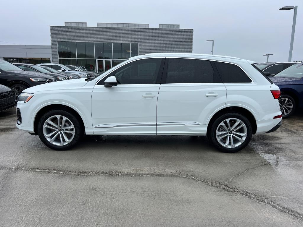 new 2025 Audi Q7 car, priced at $58,975