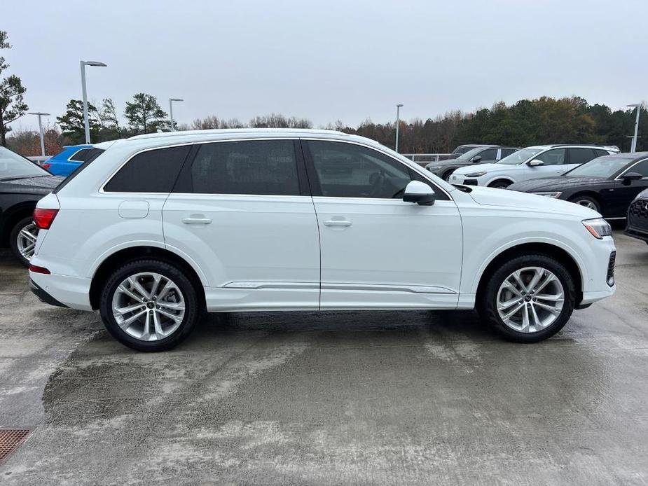 new 2025 Audi Q7 car, priced at $61,475