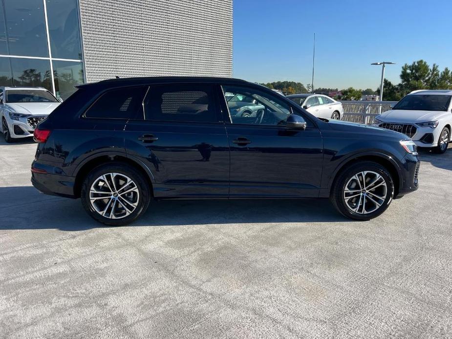 new 2025 Audi Q7 car, priced at $68,070