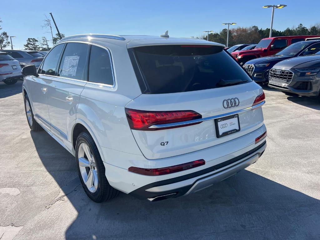 new 2025 Audi Q7 car, priced at $64,660