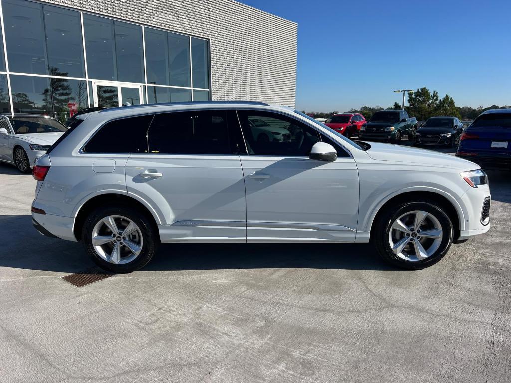 new 2025 Audi Q7 car, priced at $688,690