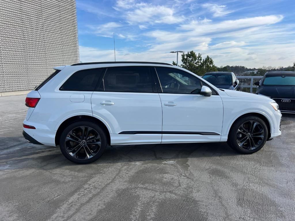 new 2025 Audi Q7 car, priced at $76,250