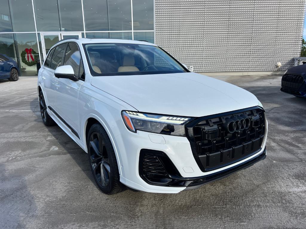 new 2025 Audi Q7 car, priced at $76,250