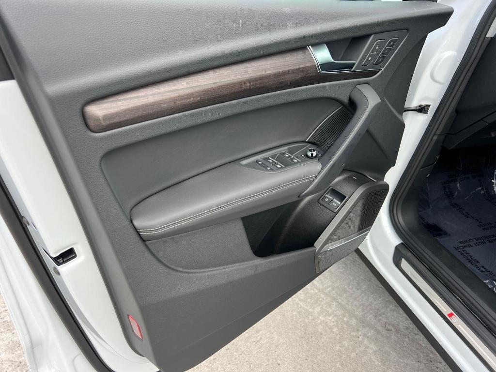 new 2025 Audi Q5 car, priced at $60,348