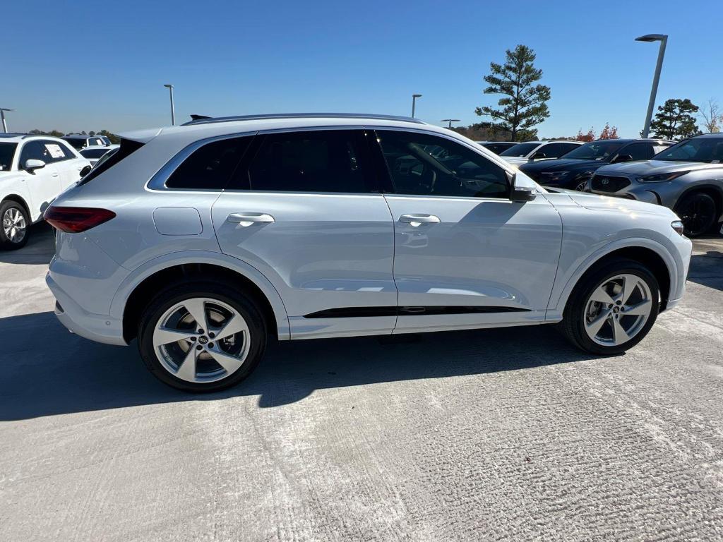 new 2025 Audi Q5 car, priced at $61,300