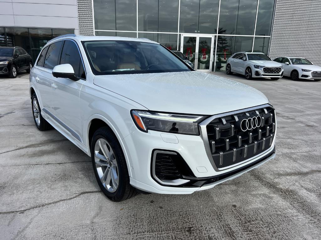 new 2025 Audi Q7 car, priced at $62,660