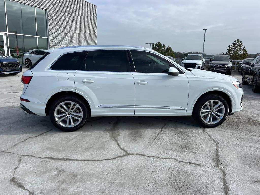 new 2025 Audi Q7 car, priced at $62,660