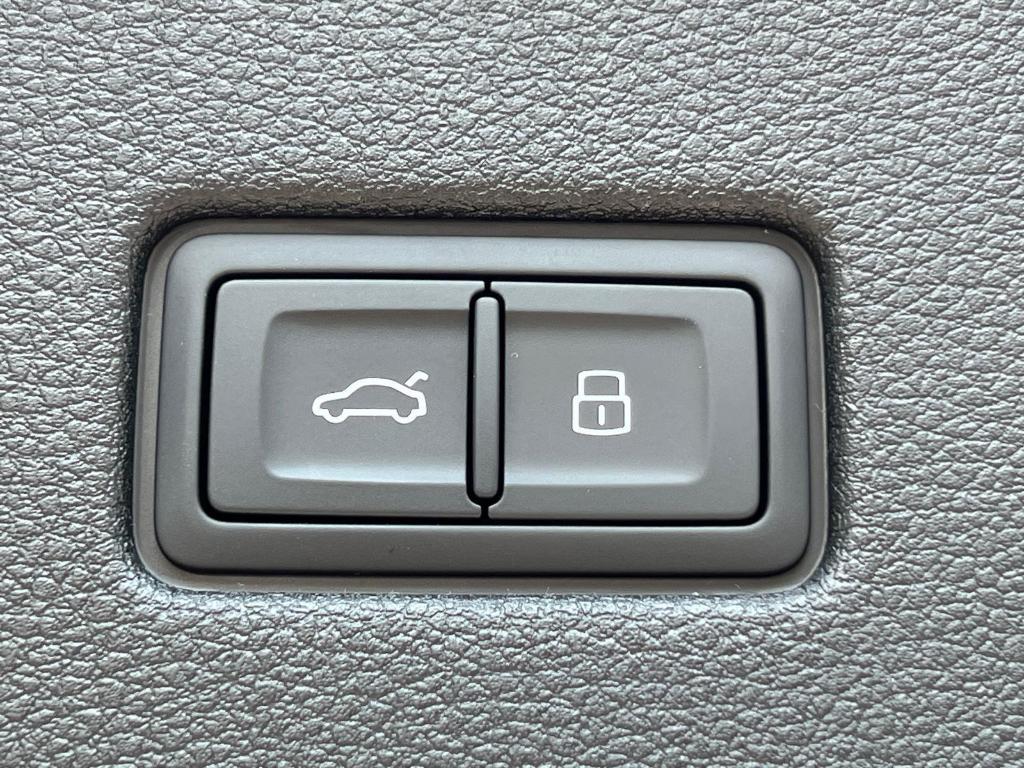 new 2025 Audi Q8 car, priced at $79,715