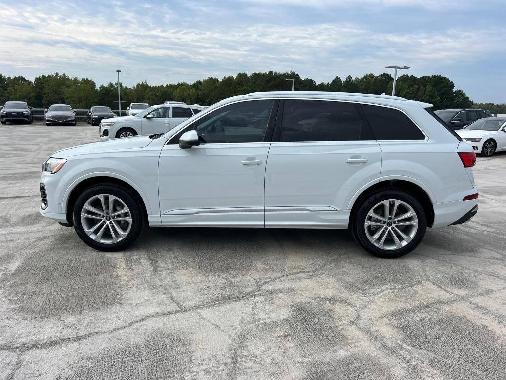 new 2025 Audi Q7 car, priced at $68,300