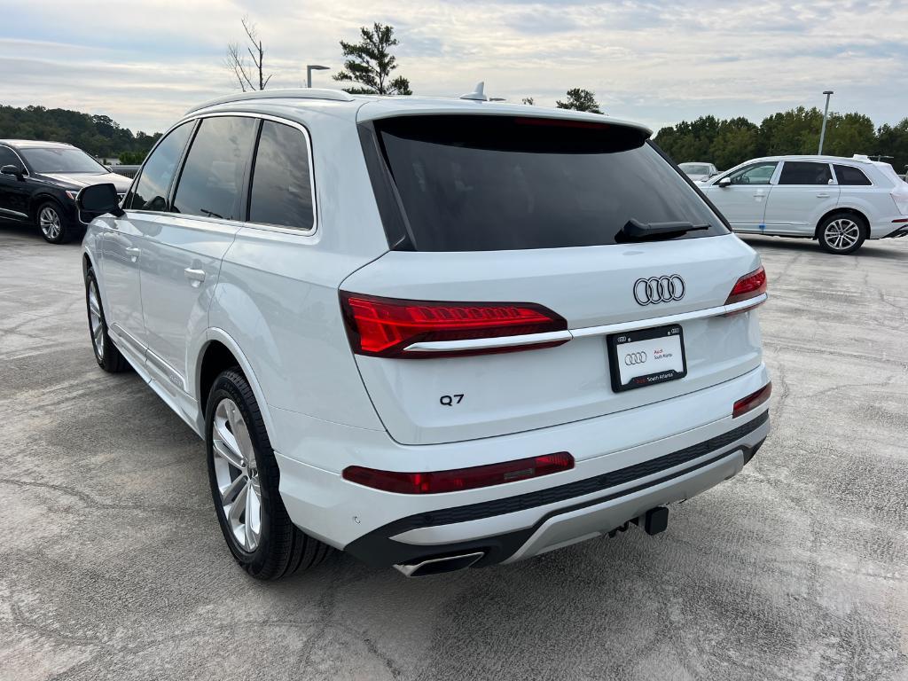 new 2025 Audi Q7 car, priced at $68,300