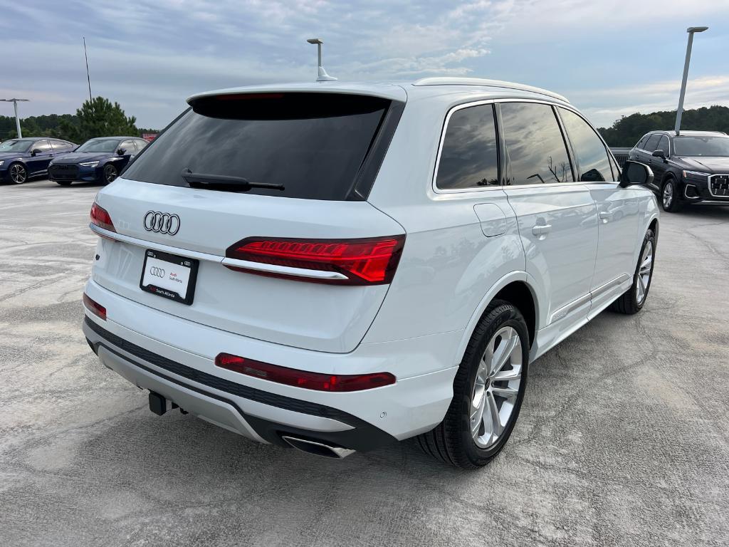 new 2025 Audi Q7 car, priced at $68,300