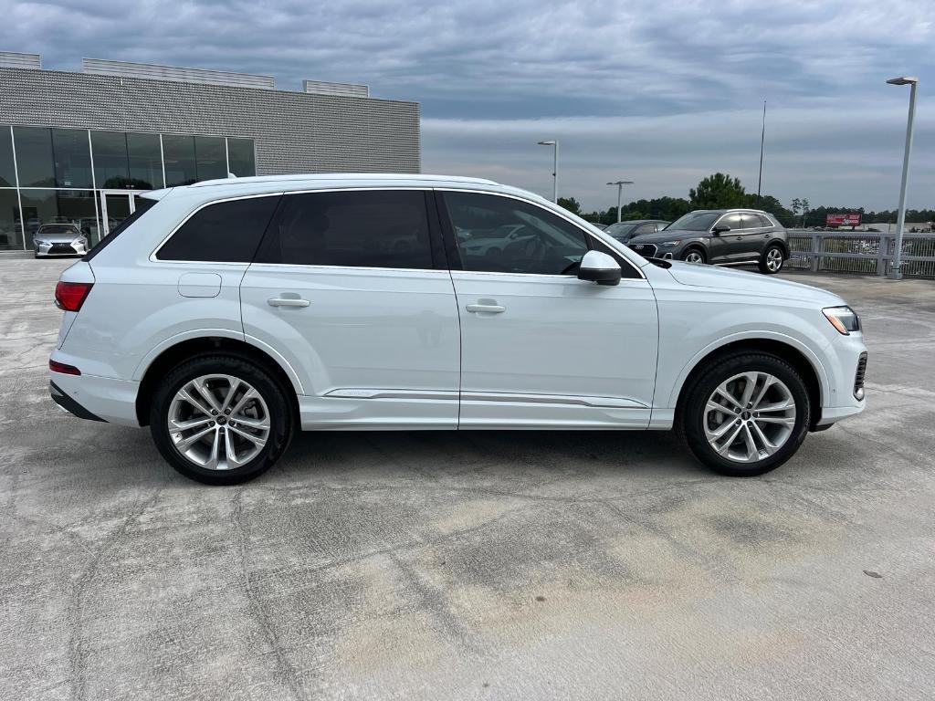 new 2025 Audi Q7 car, priced at $72,800