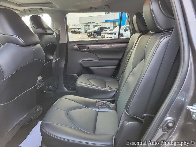 used 2022 Toyota Highlander car, priced at $37,395