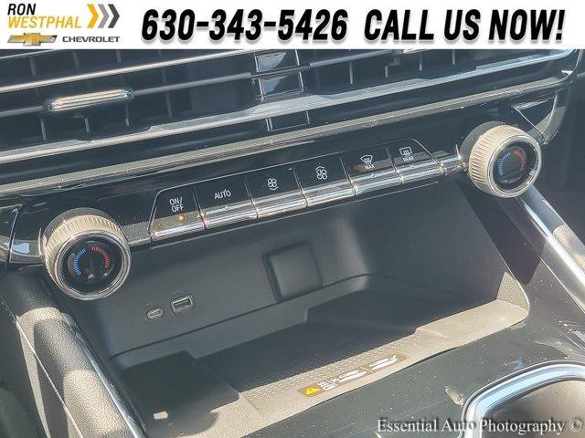 new 2025 Chevrolet Traverse car