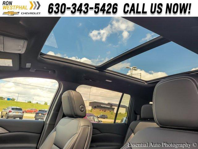 new 2025 Chevrolet Traverse car