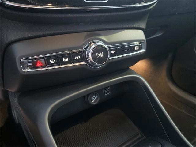 used 2021 Volvo XC40 car, priced at $21,775